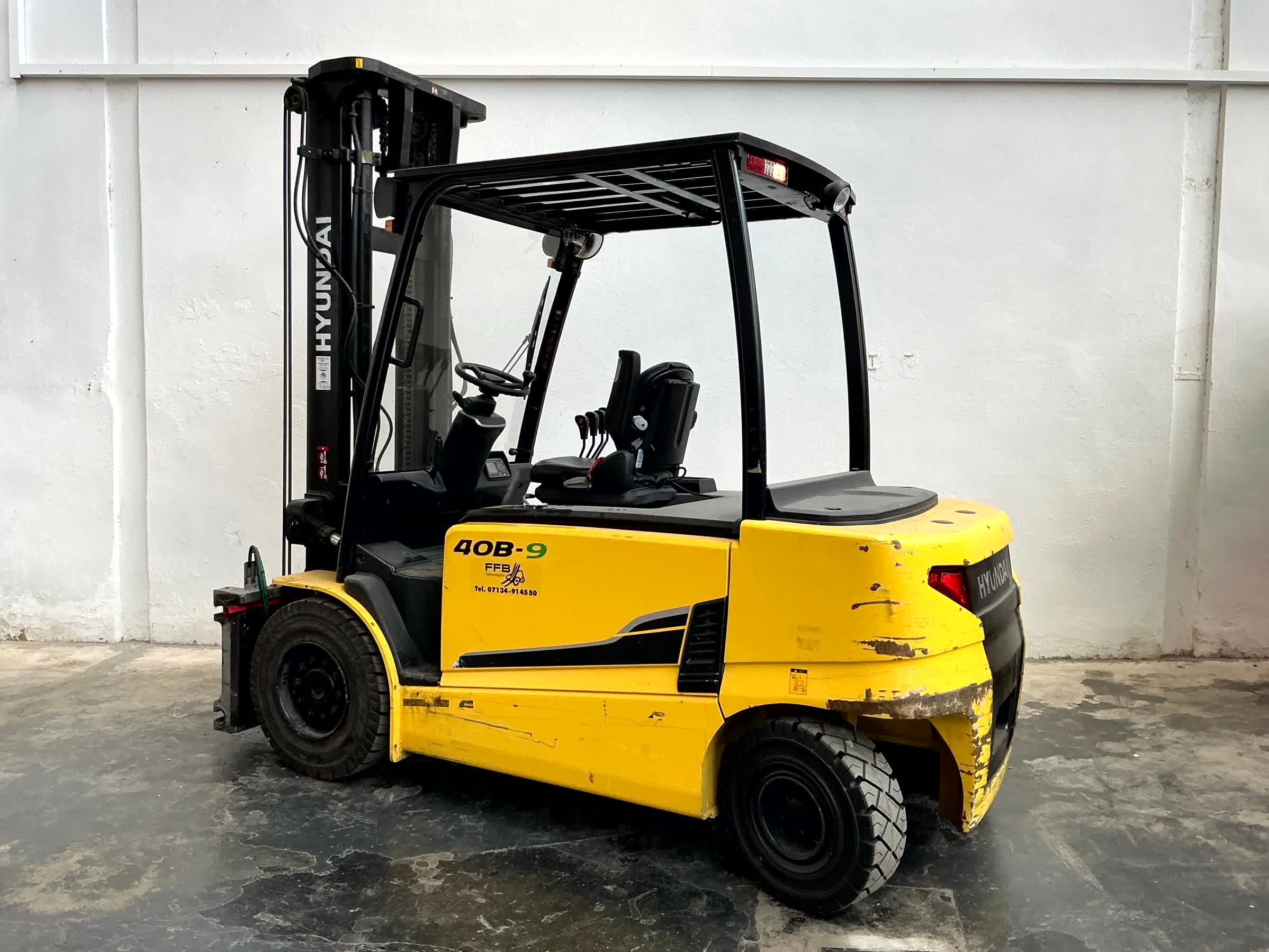 Elektrostapler Hyundai 40B-9 (BJ: 2015)