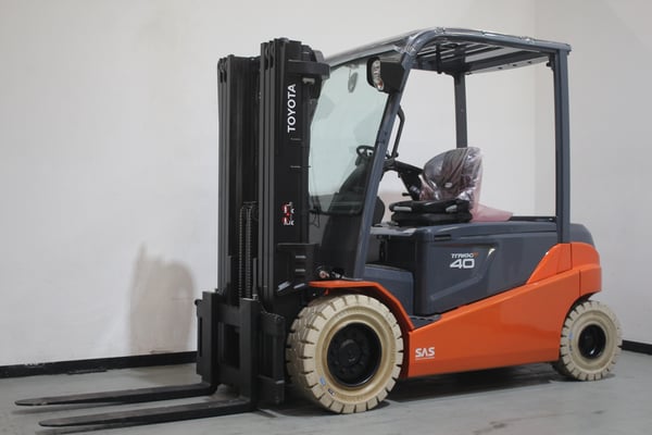 Elektro 4 Rad-Stapler Toyota 8FBMT40 (BJ: 2017)