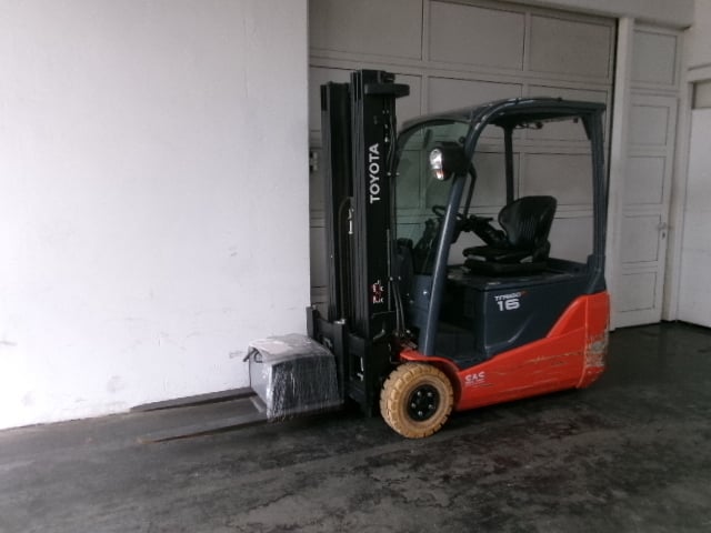 Elektro 3 Rad-Stapler Toyota 8FBE16T (BJ: 2017)