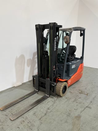 Elektro 3 Rad-Stapler Toyota 8FBE20T (BJ: 2017)