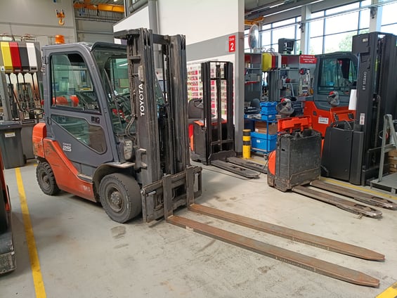 Treibgasstapler Toyota 02-8FGF25 (BJ: 2018)