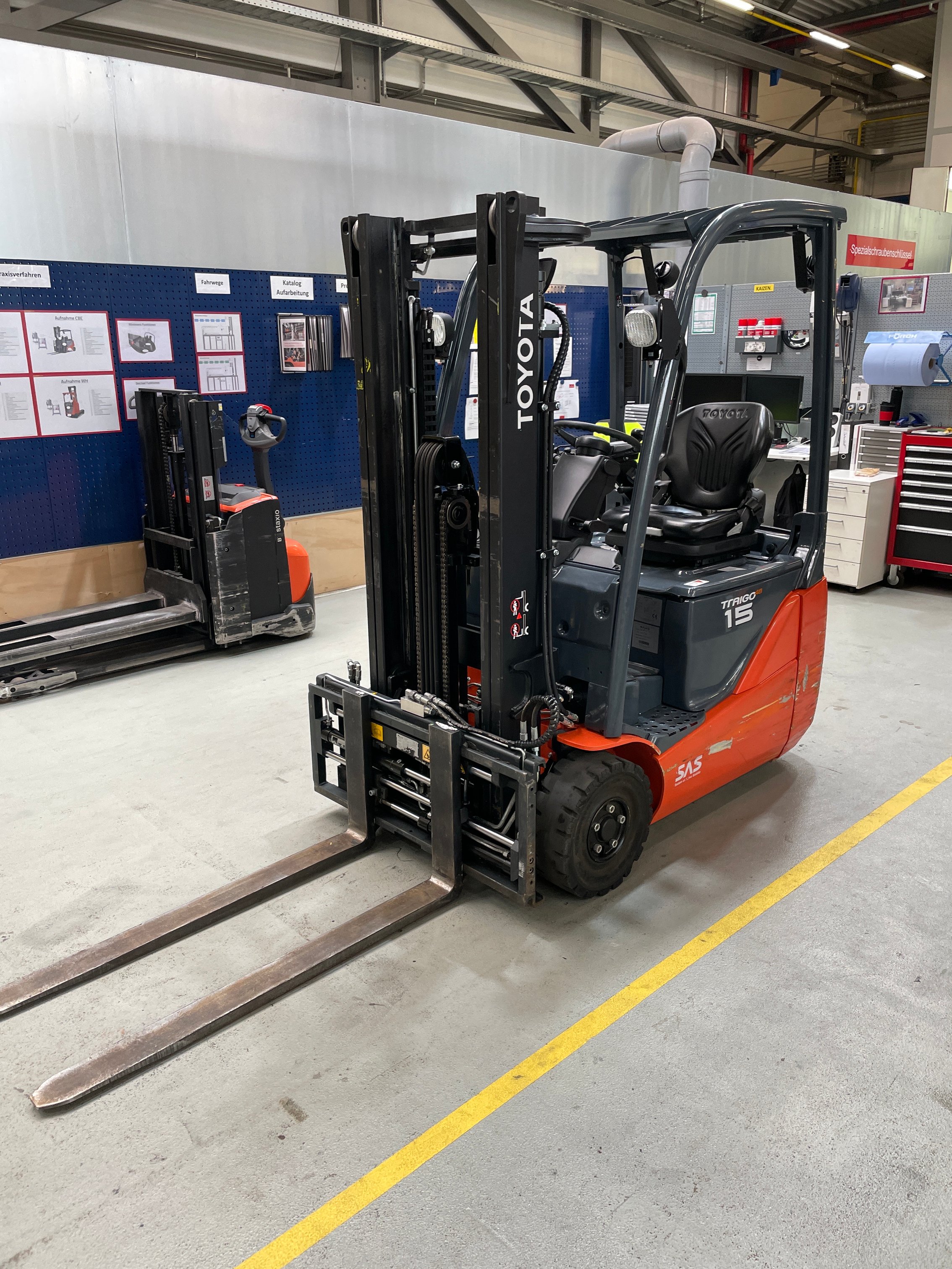 Elektro 3 Rad-Stapler Toyota 8FBE15T (BJ: 2018)