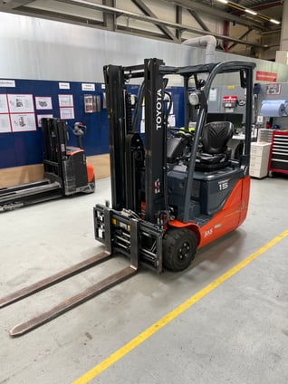 Elektro 3 Rad-Stapler Toyota 8FBE15T (BJ: 2018)