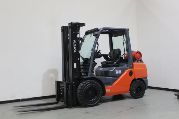 Treibgasstapler Toyota 02-8FGJF35 (BJ: 2018)