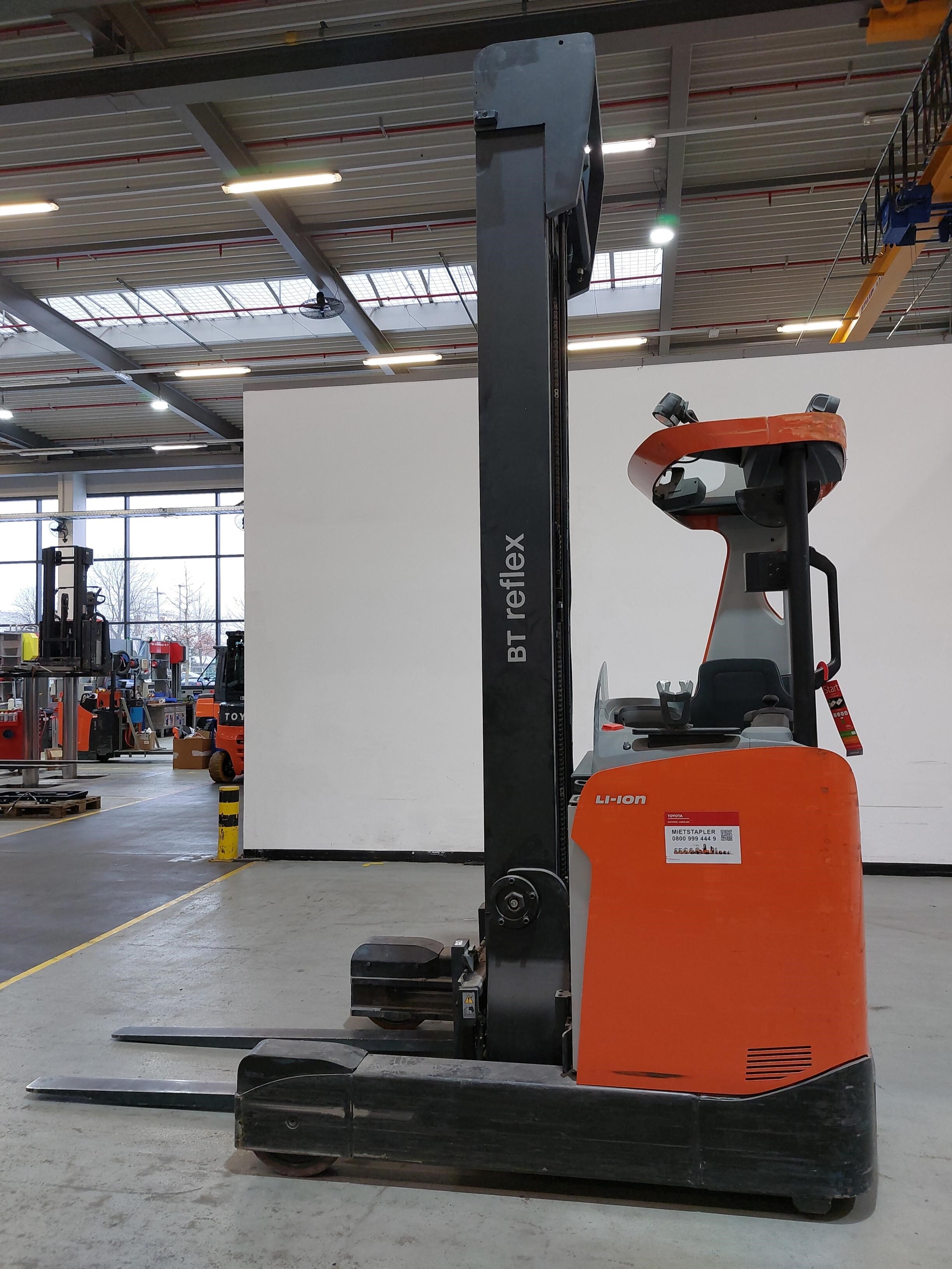 Schubmaststapler Toyota RRE200H (BJ: 2019)