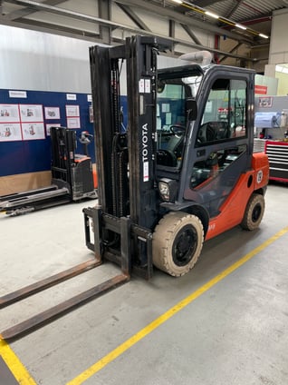 Treibgasstapler Toyota 02-8FGF30 (BJ: 2019)