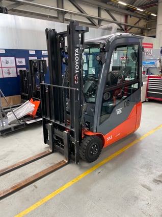 Elektro 3 Rad-Stapler Toyota 8FBE16T (BJ: 2019)