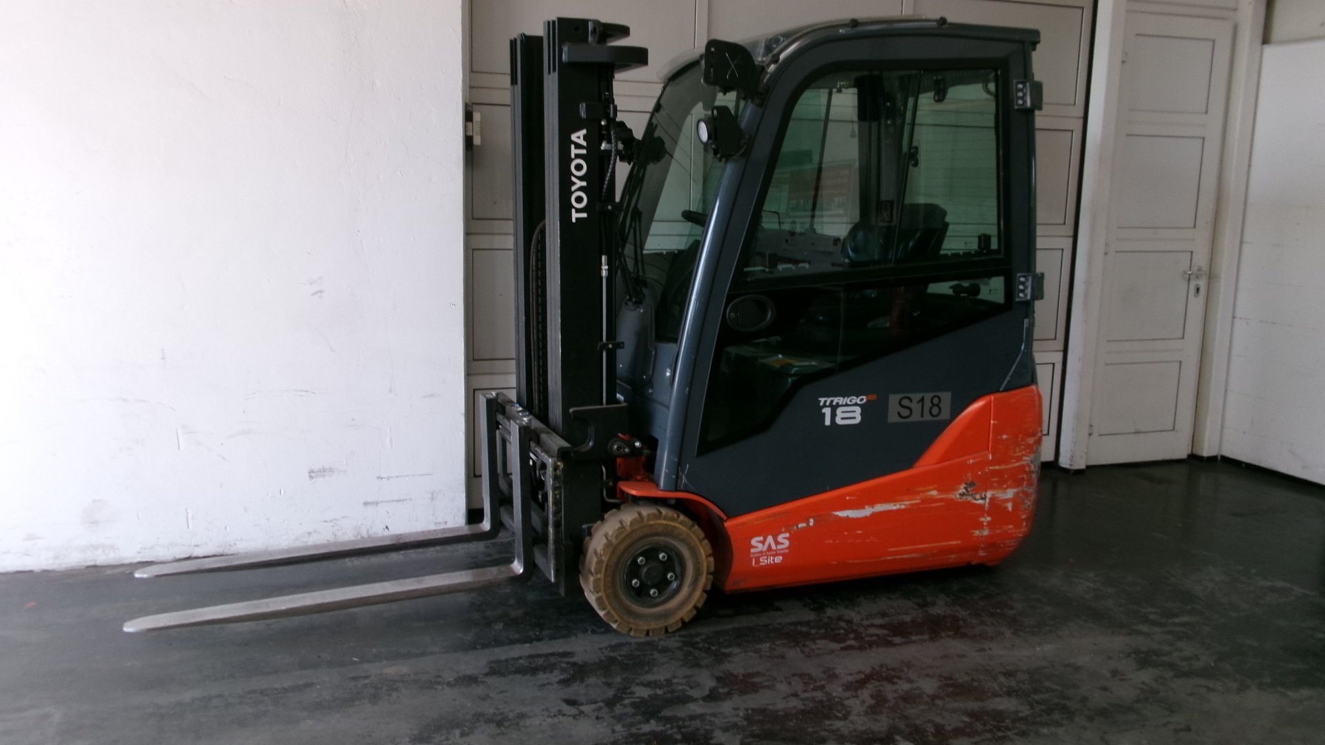Elektro 3 Rad-Stapler Toyota 8FBE18T (BJ: 2019)