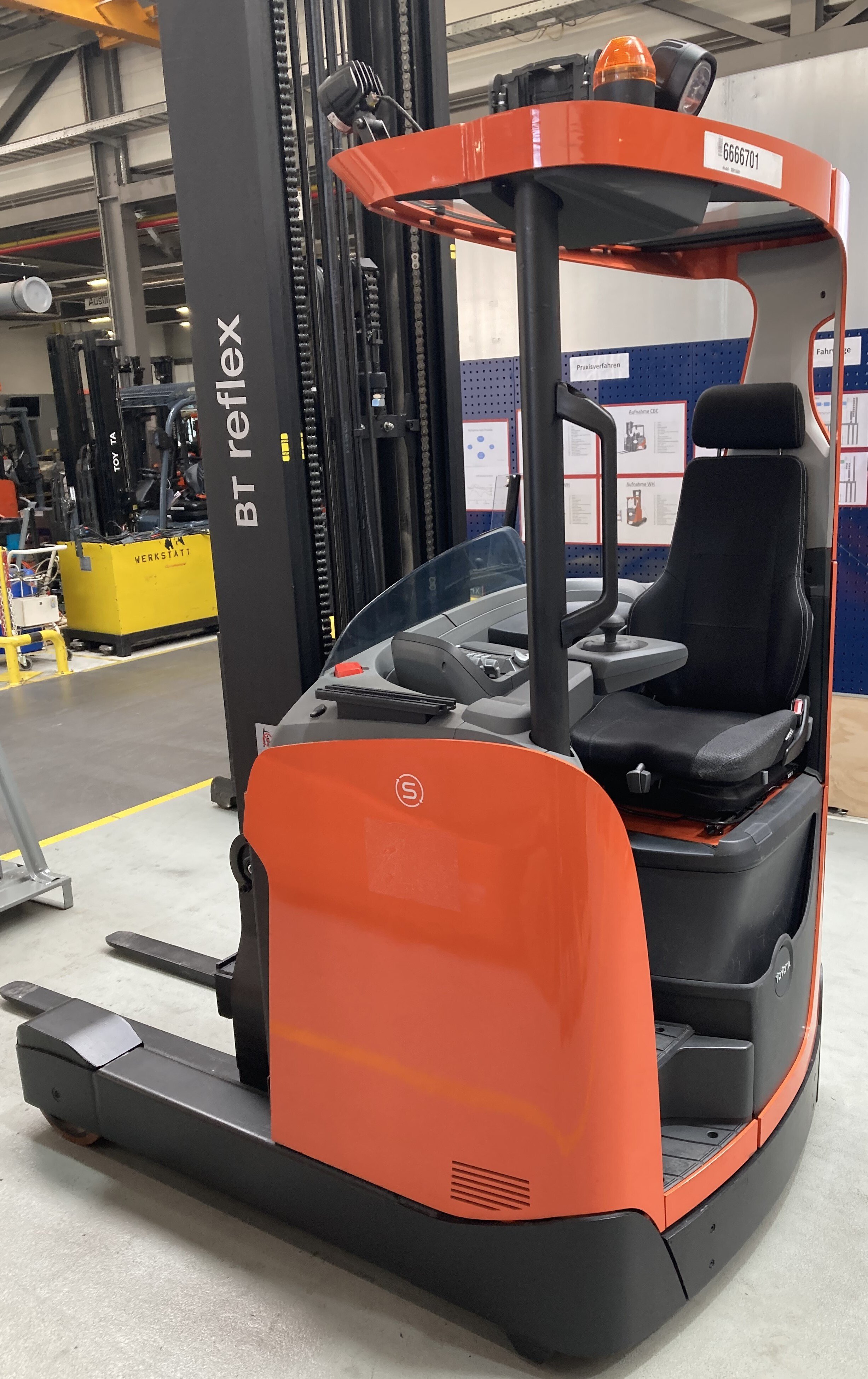 Schubmaststapler Toyota RRE160H (BJ: 2019)
