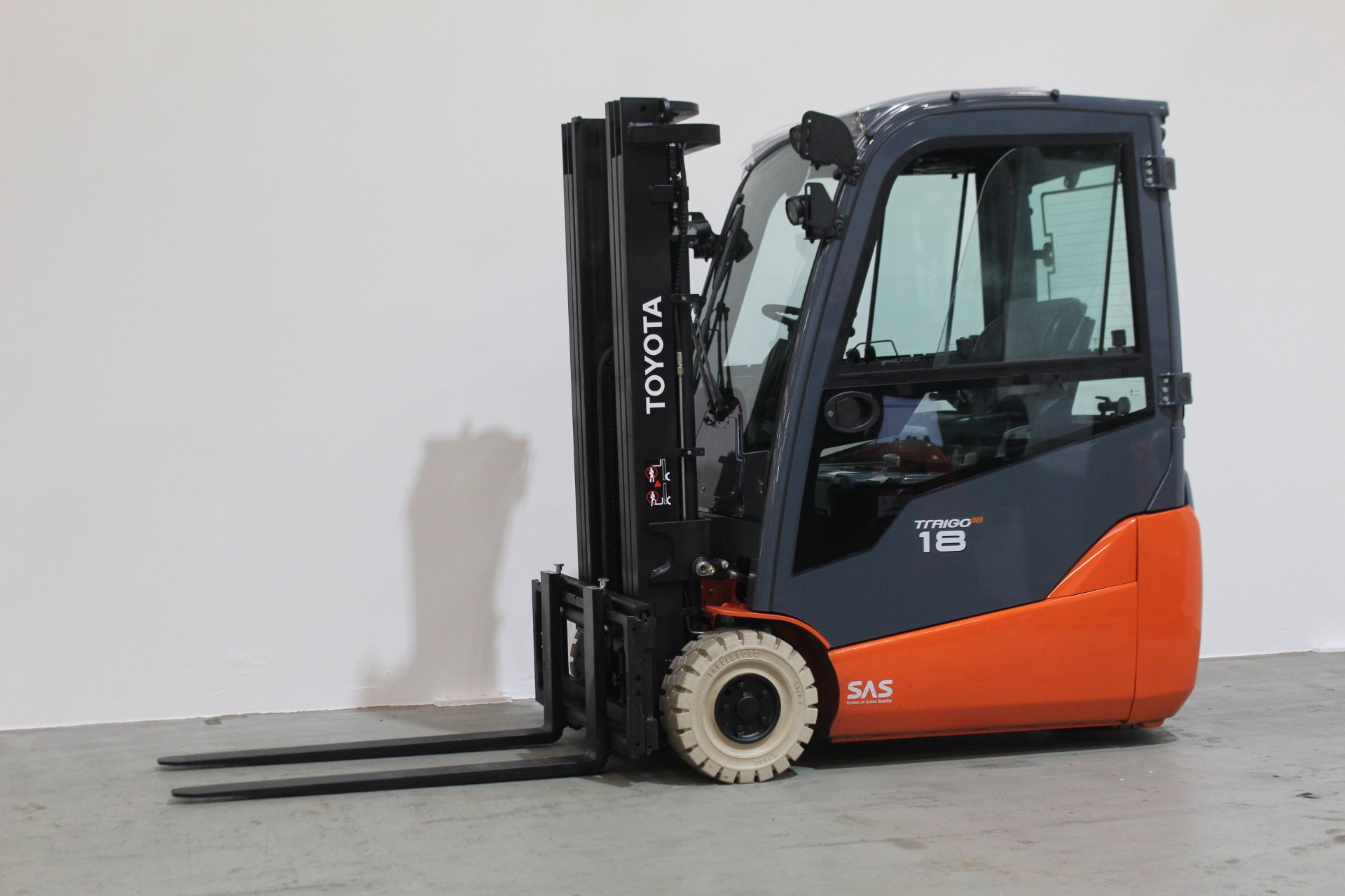 Elektro 3 Rad-Stapler Toyota 8FBE18T (BJ: 2019)