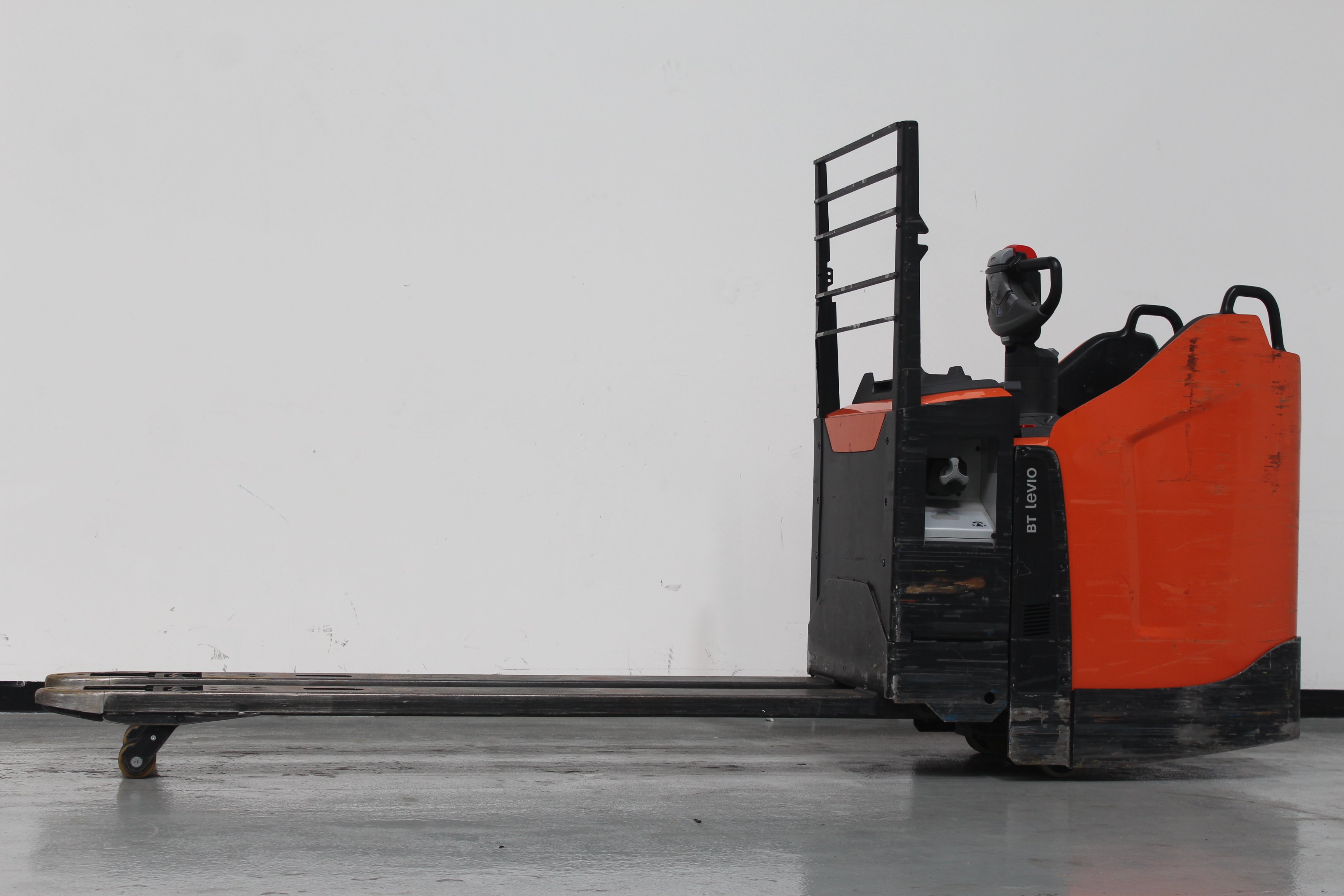 Elektrischer Niederhubwagen Toyota LPE200 (BJ: 2019)