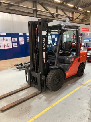 Treibgasstapler Toyota 02-8FGJF35 (BJ: 2019)