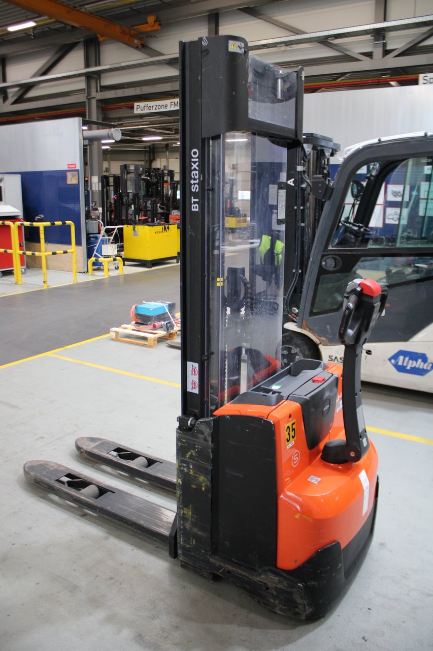 Elektrischer Hochhubwagen Toyota SWE120 (BJ: 2019)