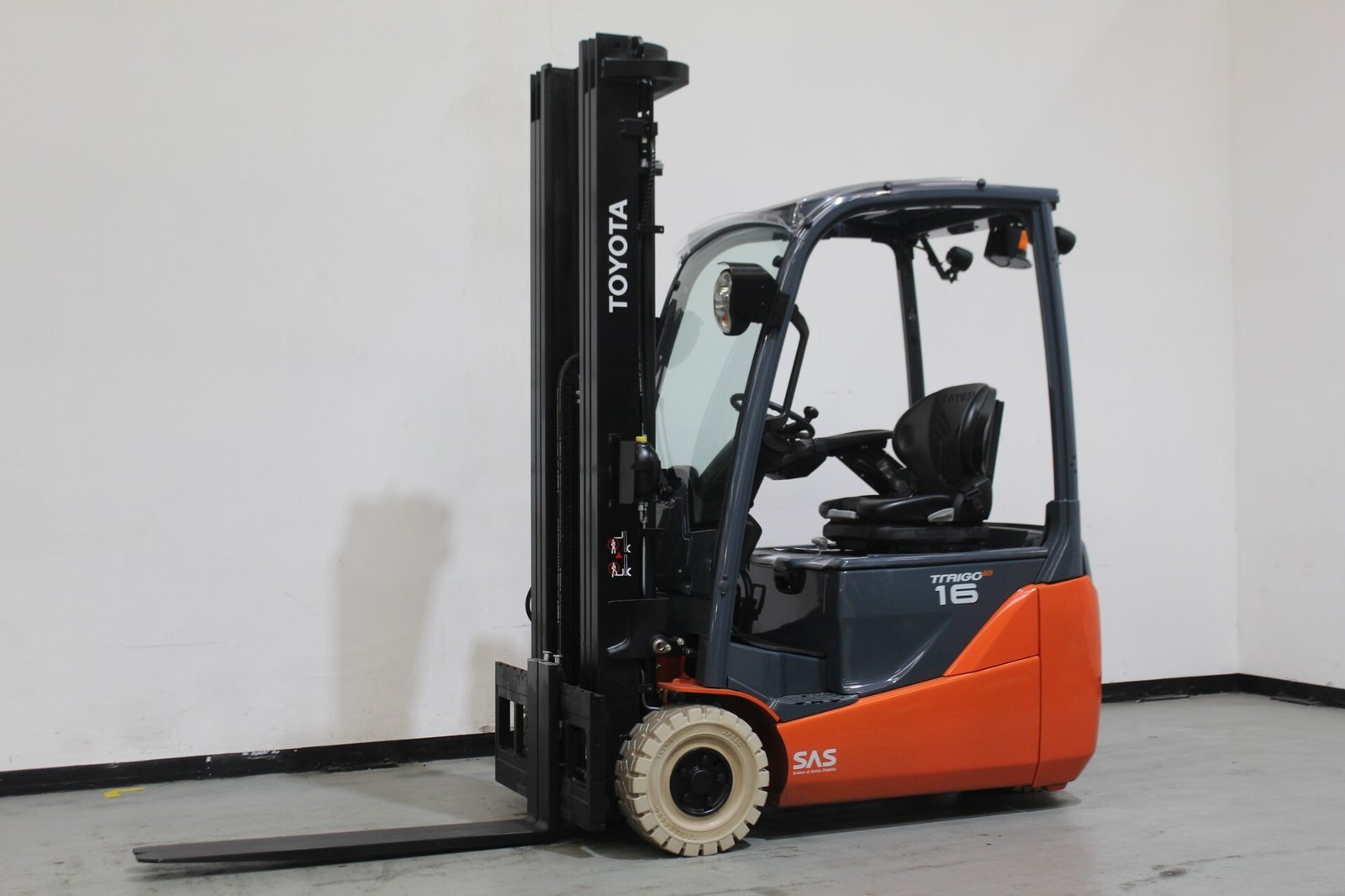 Elektro 3 Rad-Stapler Toyota 8FBEK16T (BJ: 2020)