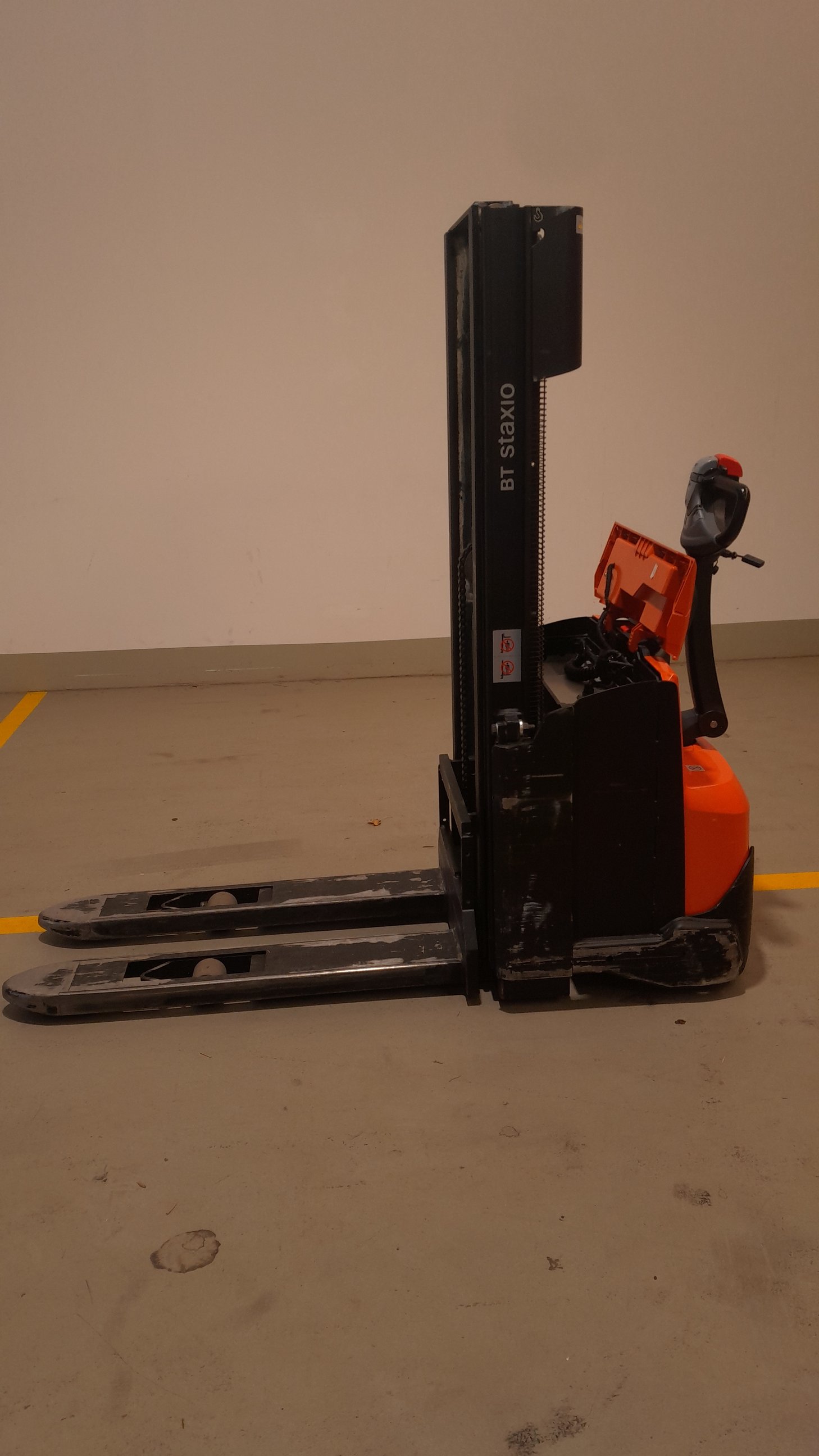 Elektrischer Hochhubwagen Toyota SWE120 (BJ: 2020)