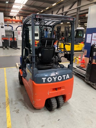 Elektro 3 Rad-Stapler Toyota 8FBE20T (BJ: 2020)