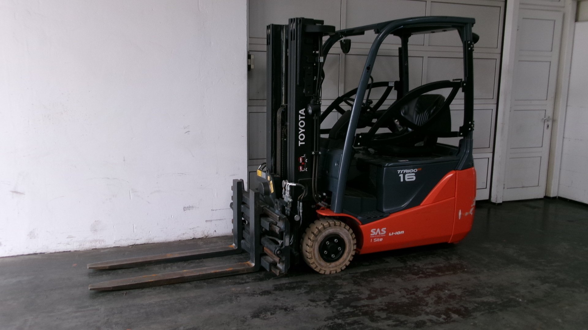 Elektro 3 Rad-Stapler Toyota 8FBEK16T (BJ: 2020)