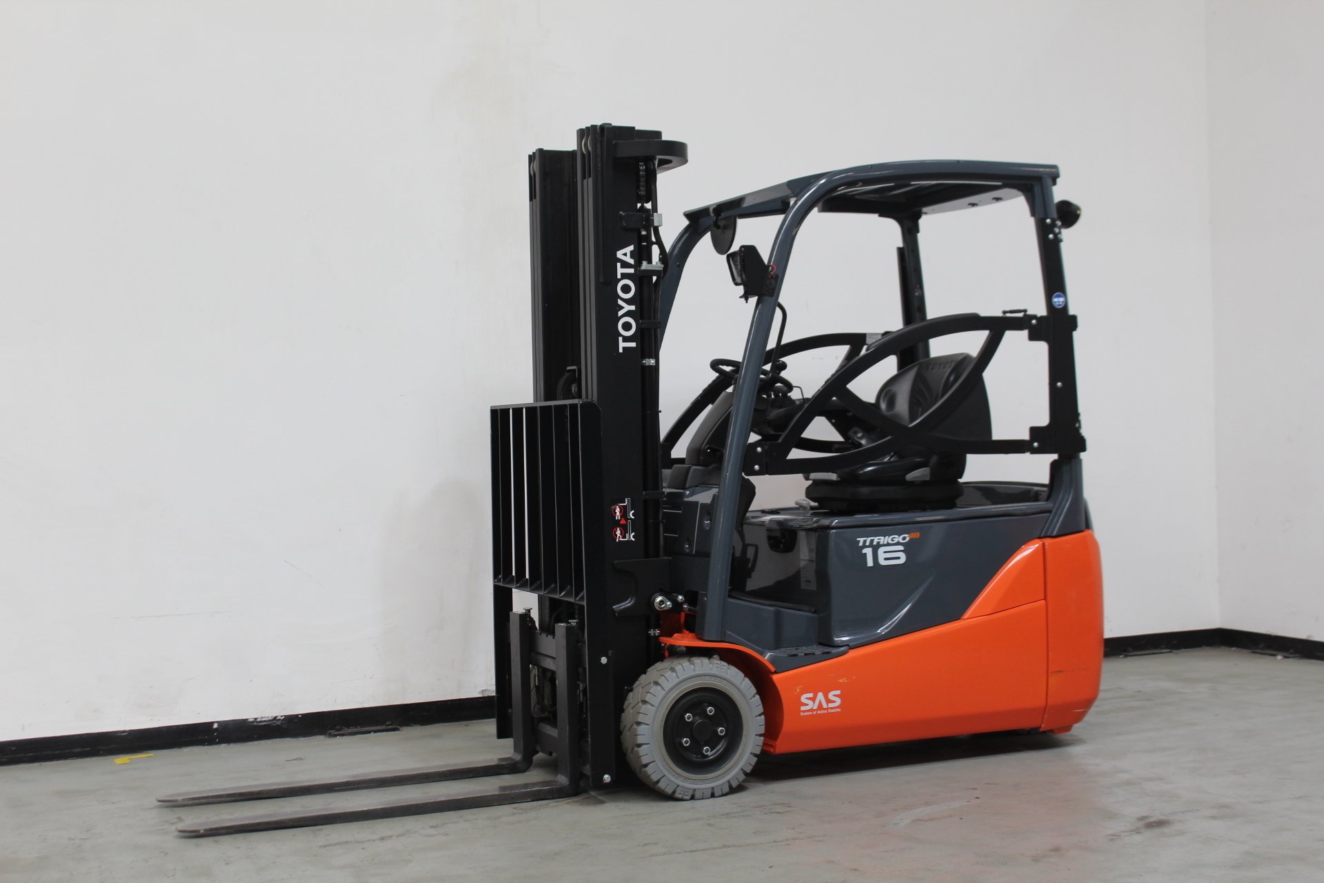 Elektro 3 Rad-Stapler Toyota 8FBE16T (BJ: 2020)