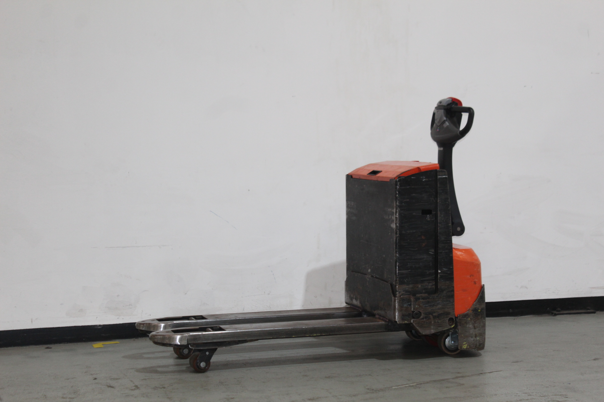 Elektrischer Niederhubwagen Toyota LWE200 (BJ: 2020)