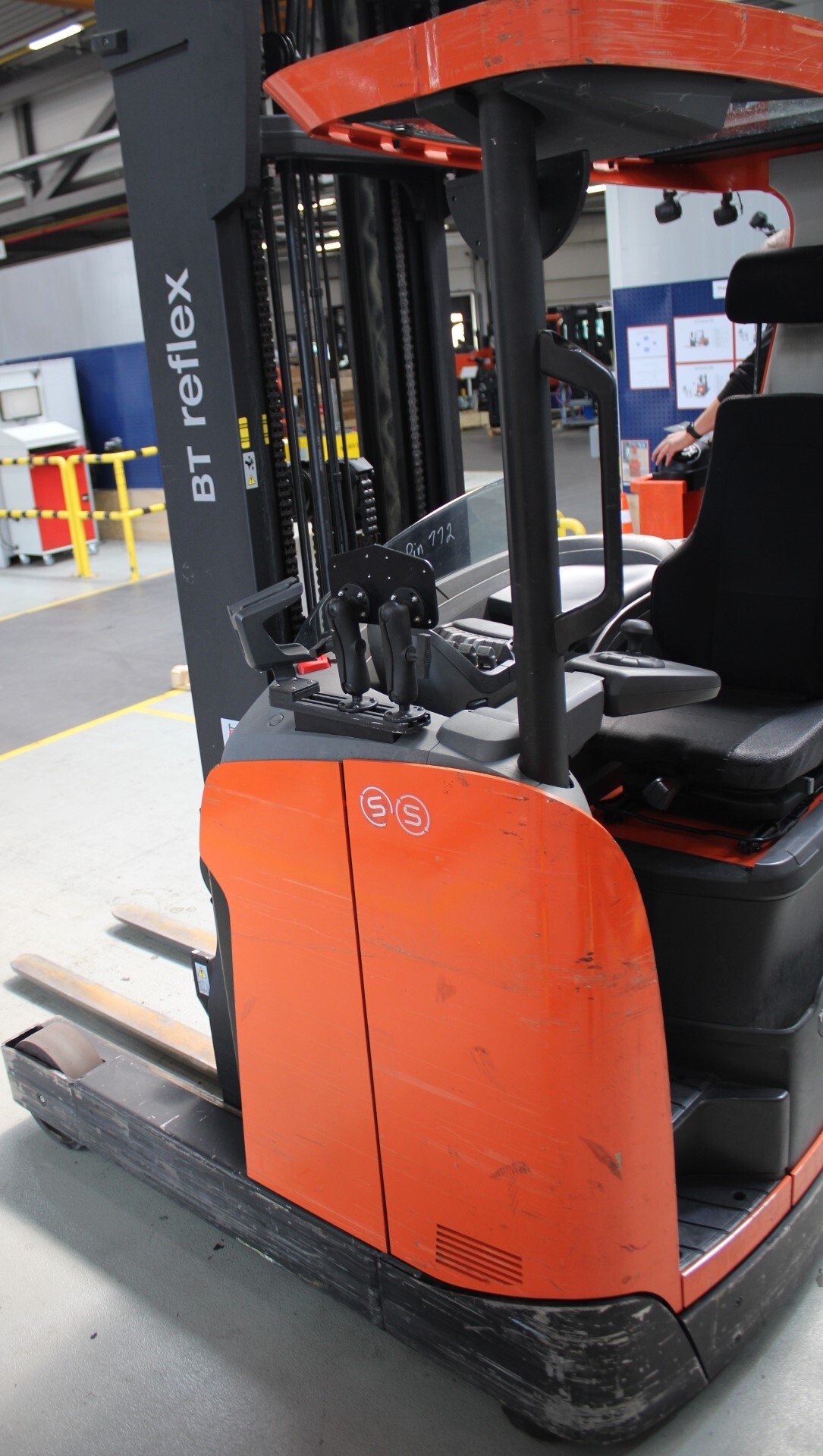 Schubmaststapler Toyota RRE160HE (BJ: 2020)