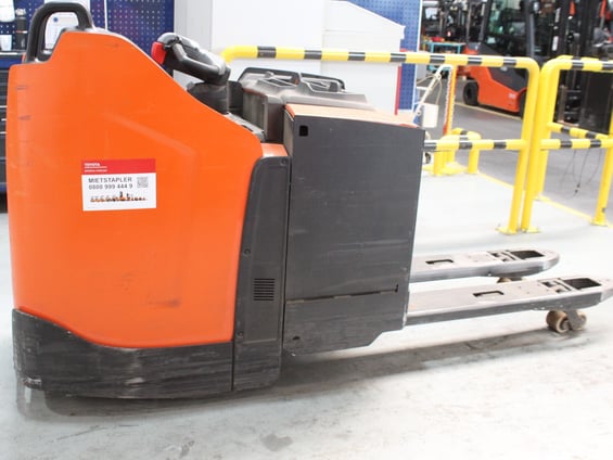 Elektrischer Niederhubwagen Toyota LPE250 (BJ: 2020)