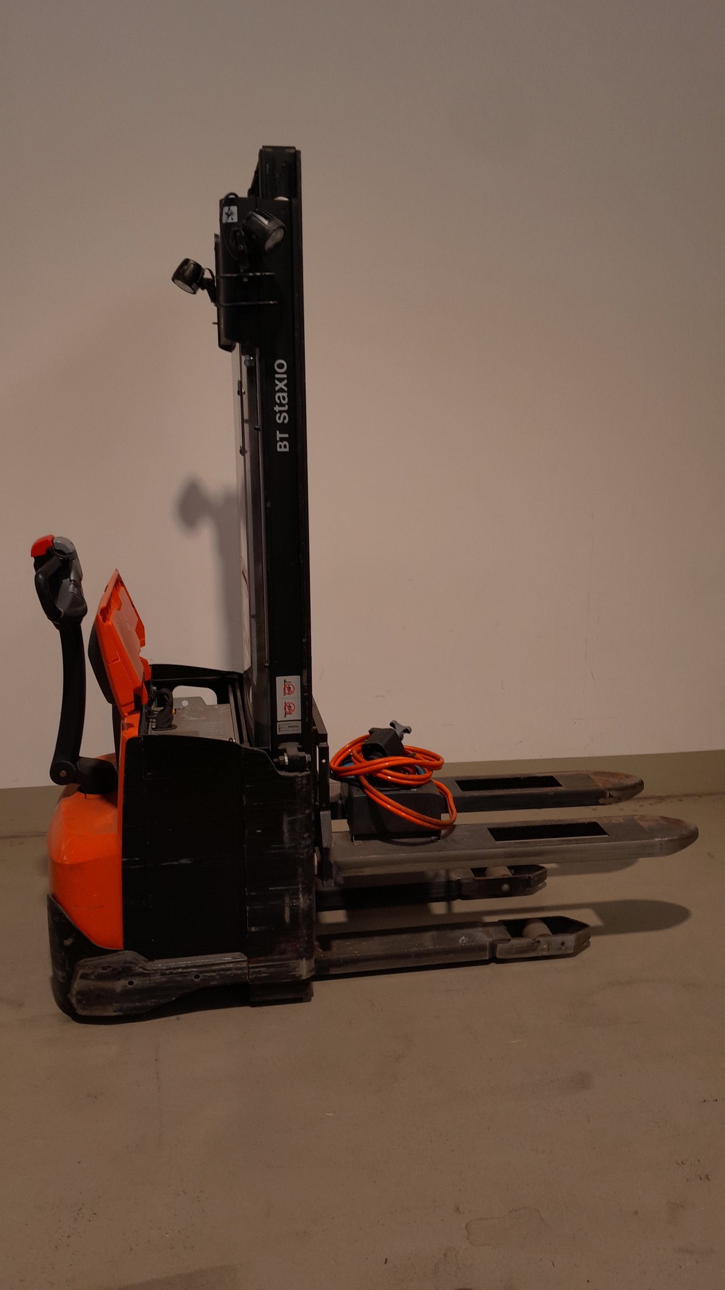 Elektrischer Hochhubwagen Toyota SWE120 (BJ: 2020)