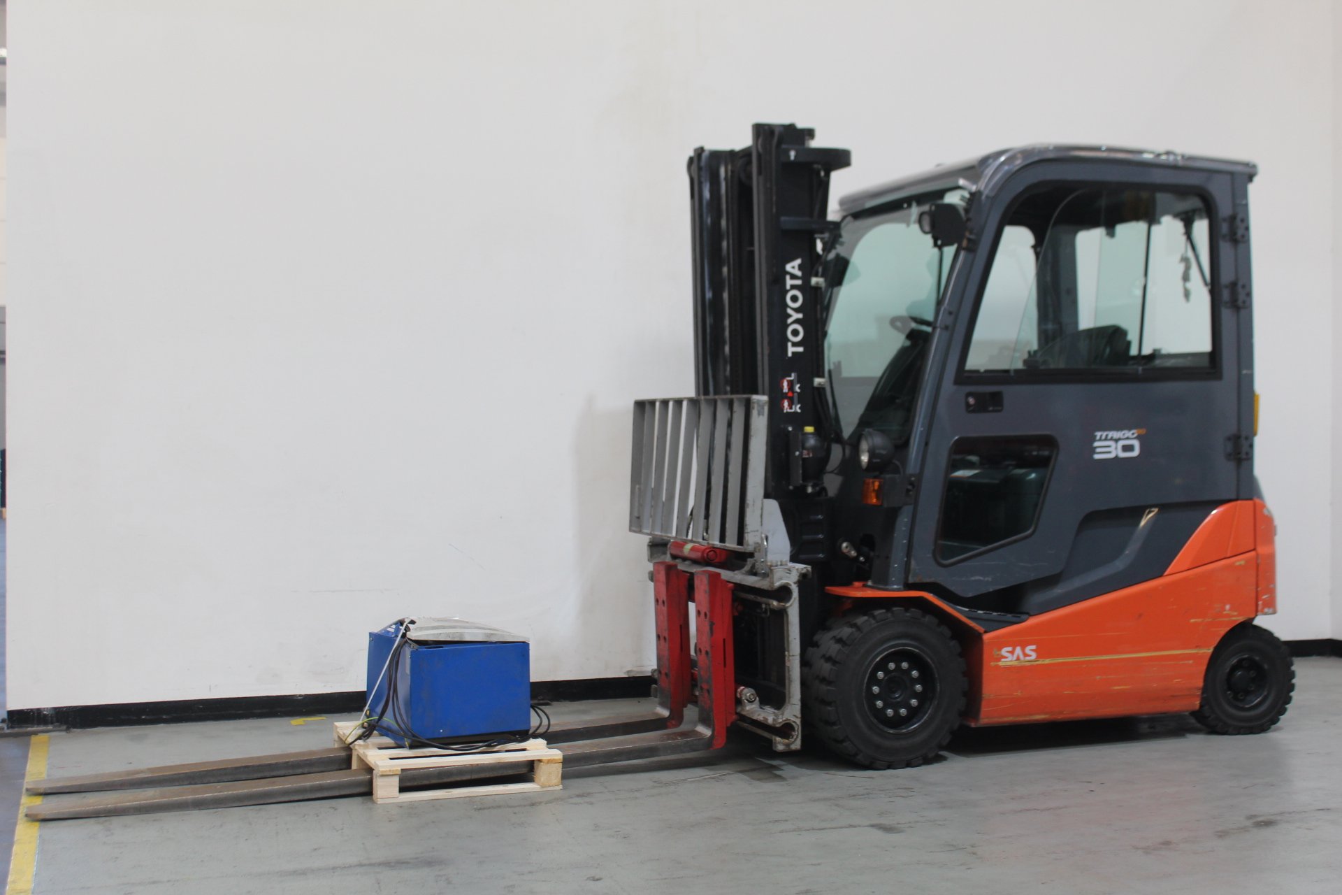 Elektro 4 Rad-Stapler Toyota 8FBMKT30 (BJ: 2020)