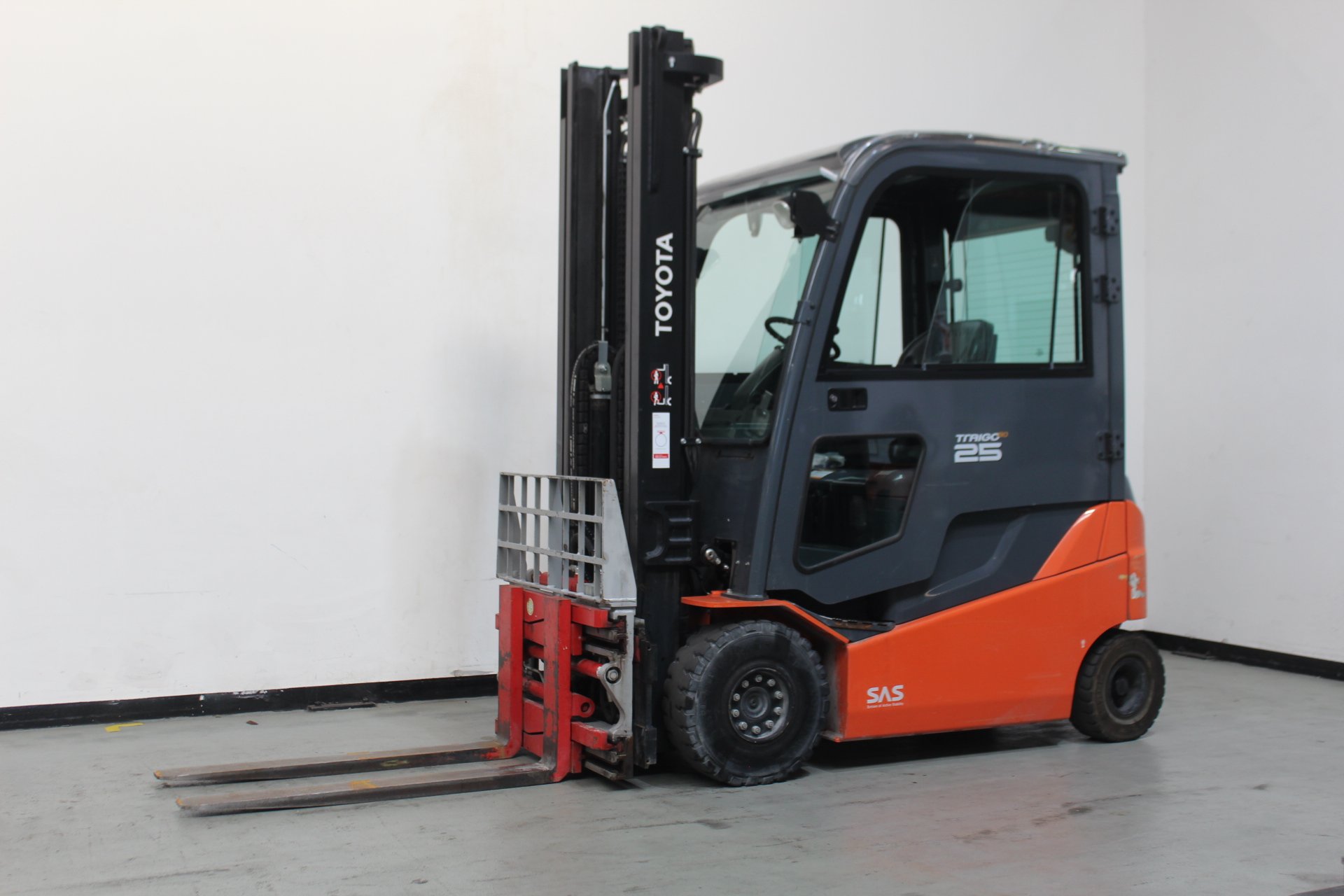 Elektro 4 Rad-Stapler Toyota 8FBMKT25 (BJ: 2020)