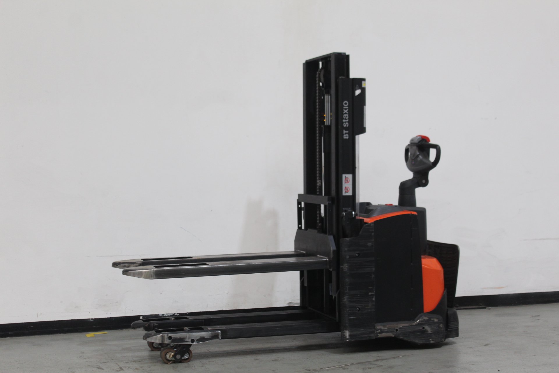 Elektrischer Hochhubwagen Toyota SWE200D (BJ: 2020)