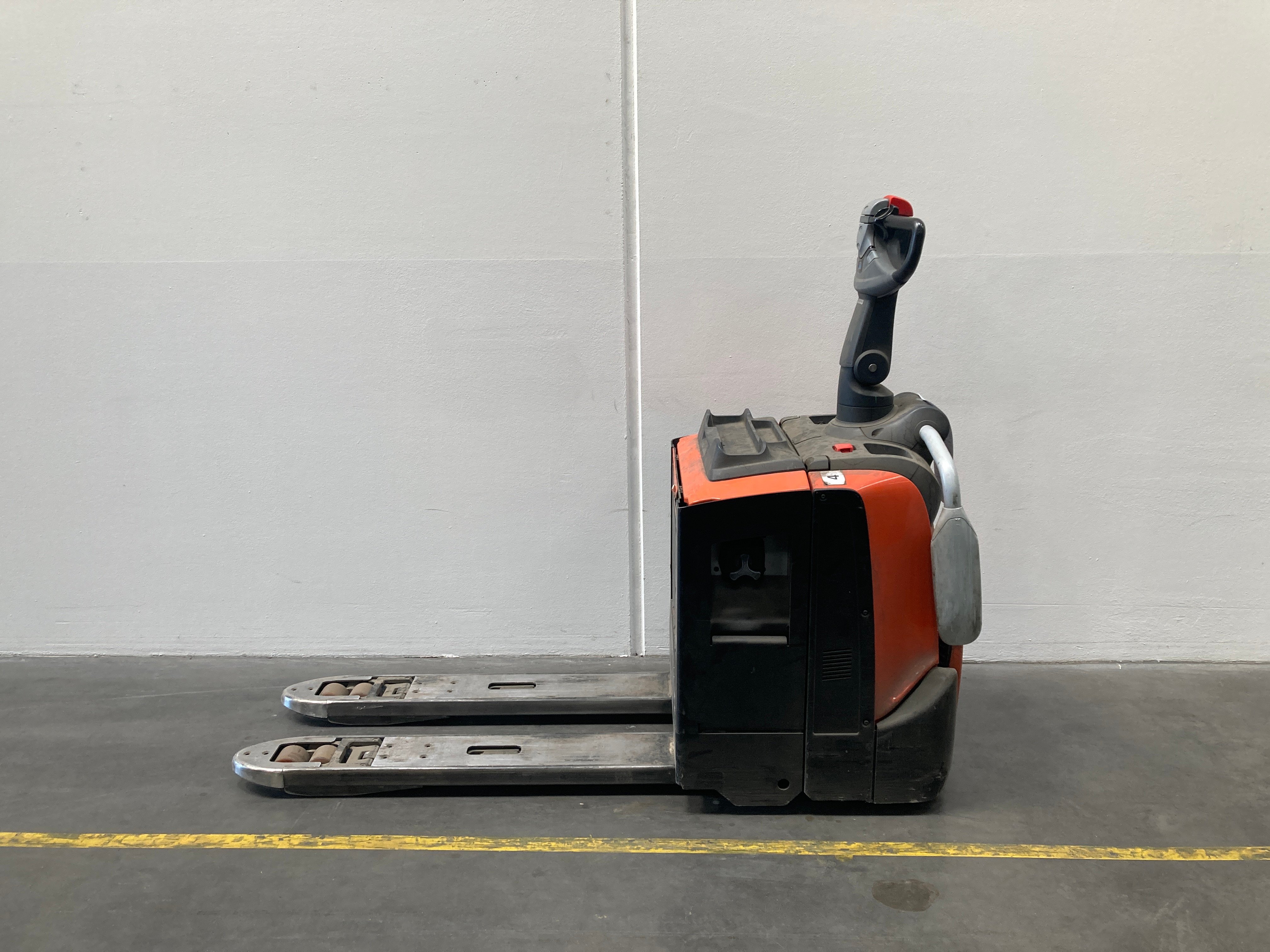 Elektrischer Niederhubwagen Toyota LPE200 (BJ: 2020)