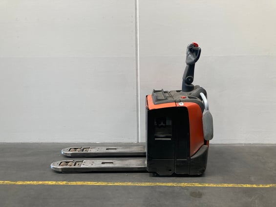 Elektrischer Niederhubwagen Toyota LPE200 (BJ: 2020)