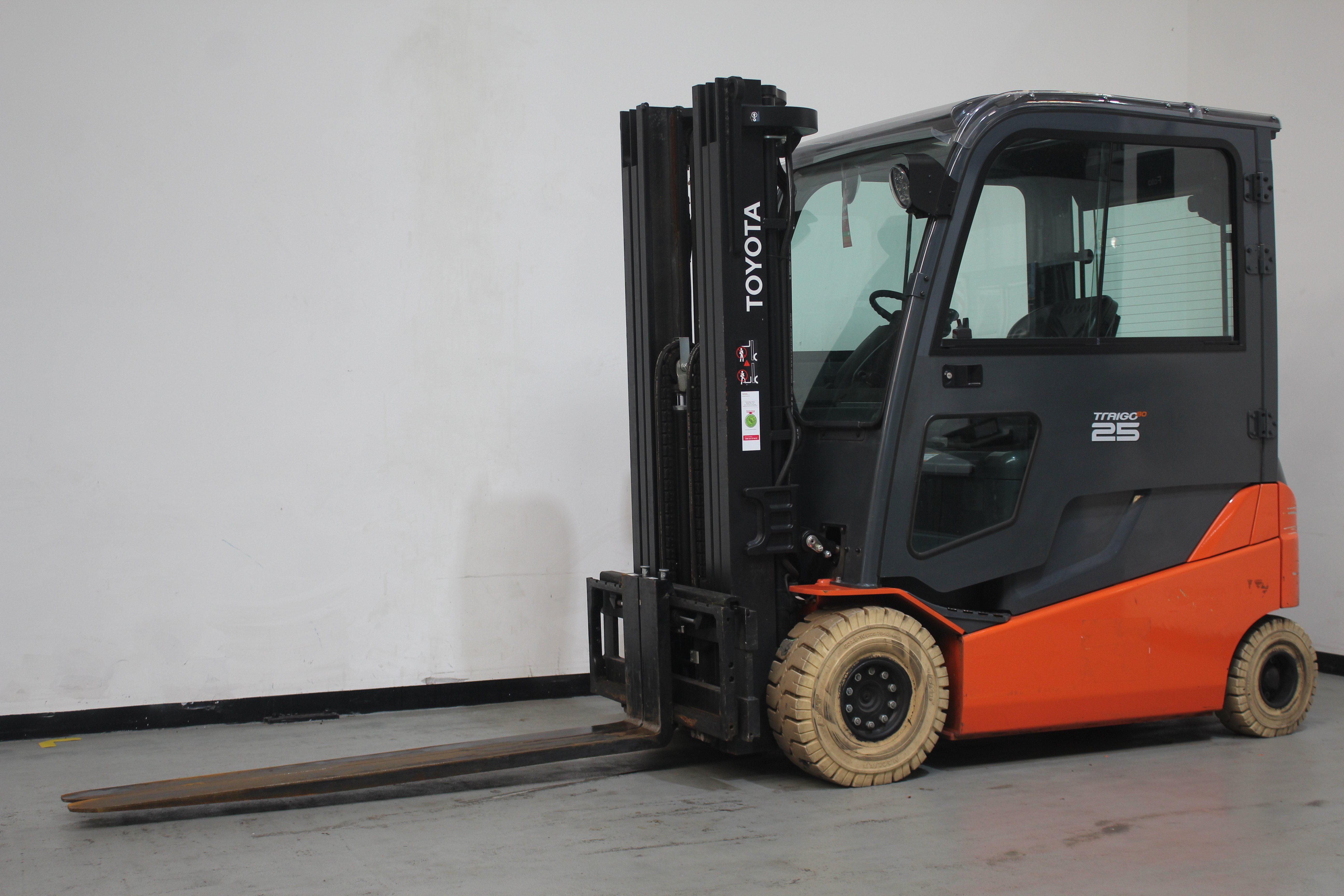 Elektro 4 Rad-Stapler Toyota 8FBMT25 (BJ: 2020)