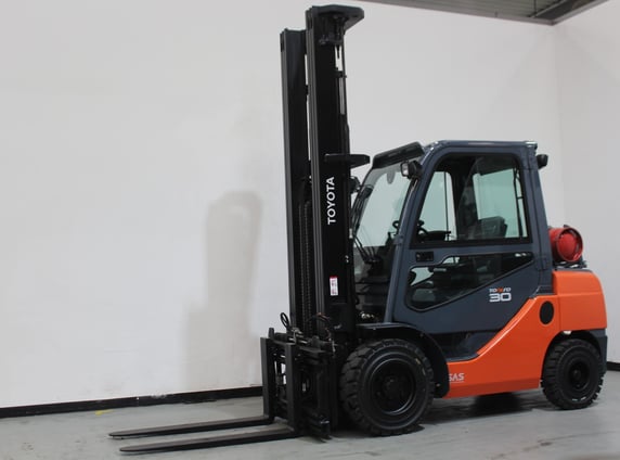 Treibgasstapler Toyota 02-8FGF30 (BJ: 2020)