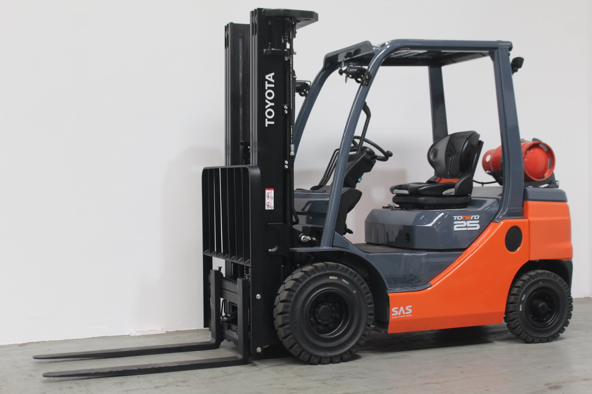 Treibgasstapler Toyota 02-8FGF25 (BJ: 2020)