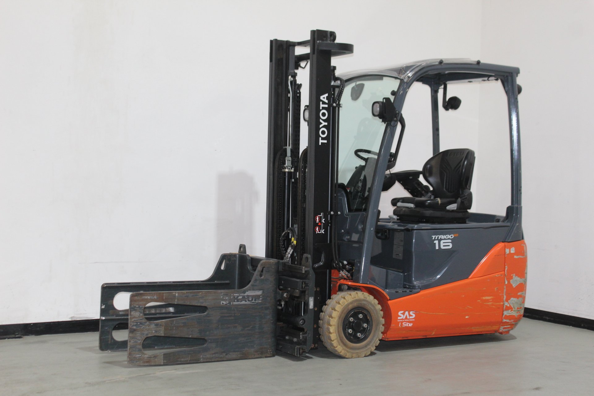 Elektro 3 Rad-Stapler Toyota 8FBE16T (BJ: 2020)