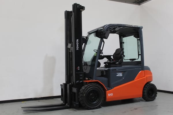 Elektro 4 Rad-Stapler Toyota 8FBMT45 (BJ: 2020)