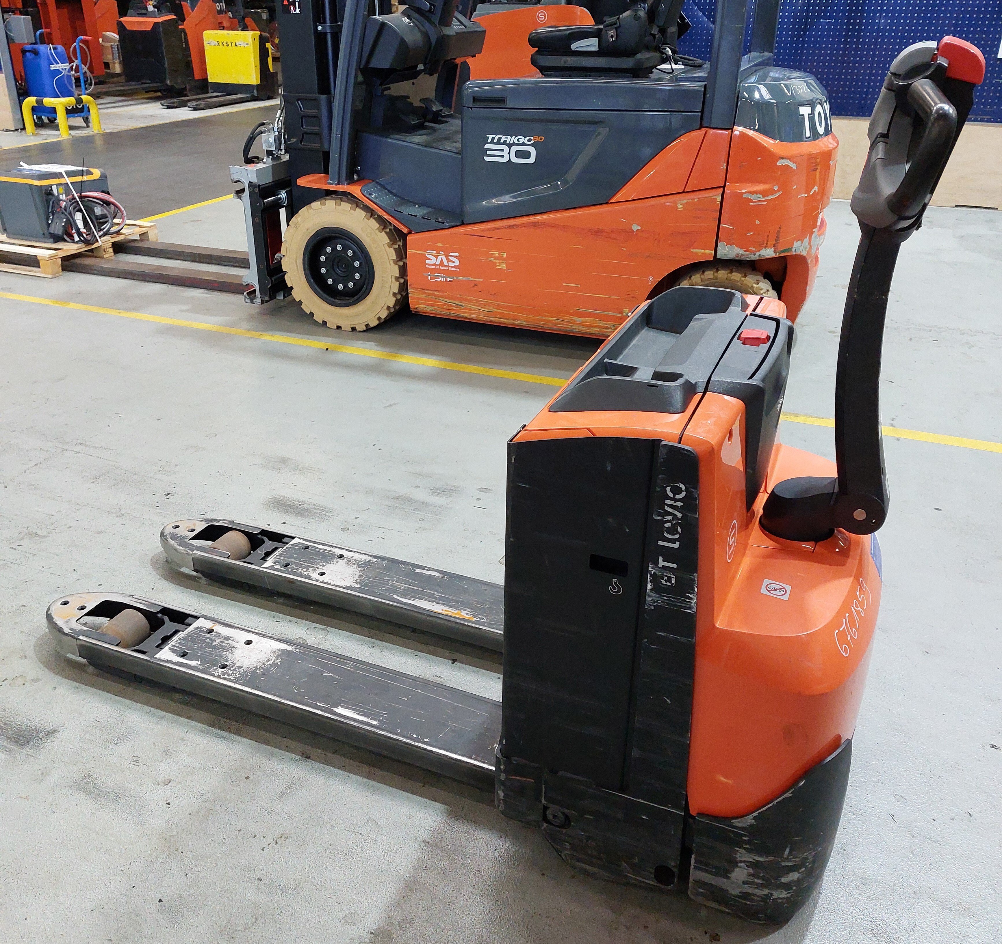 Elektrischer Niederhubwagen Toyota LWE180 (BJ: 2020)