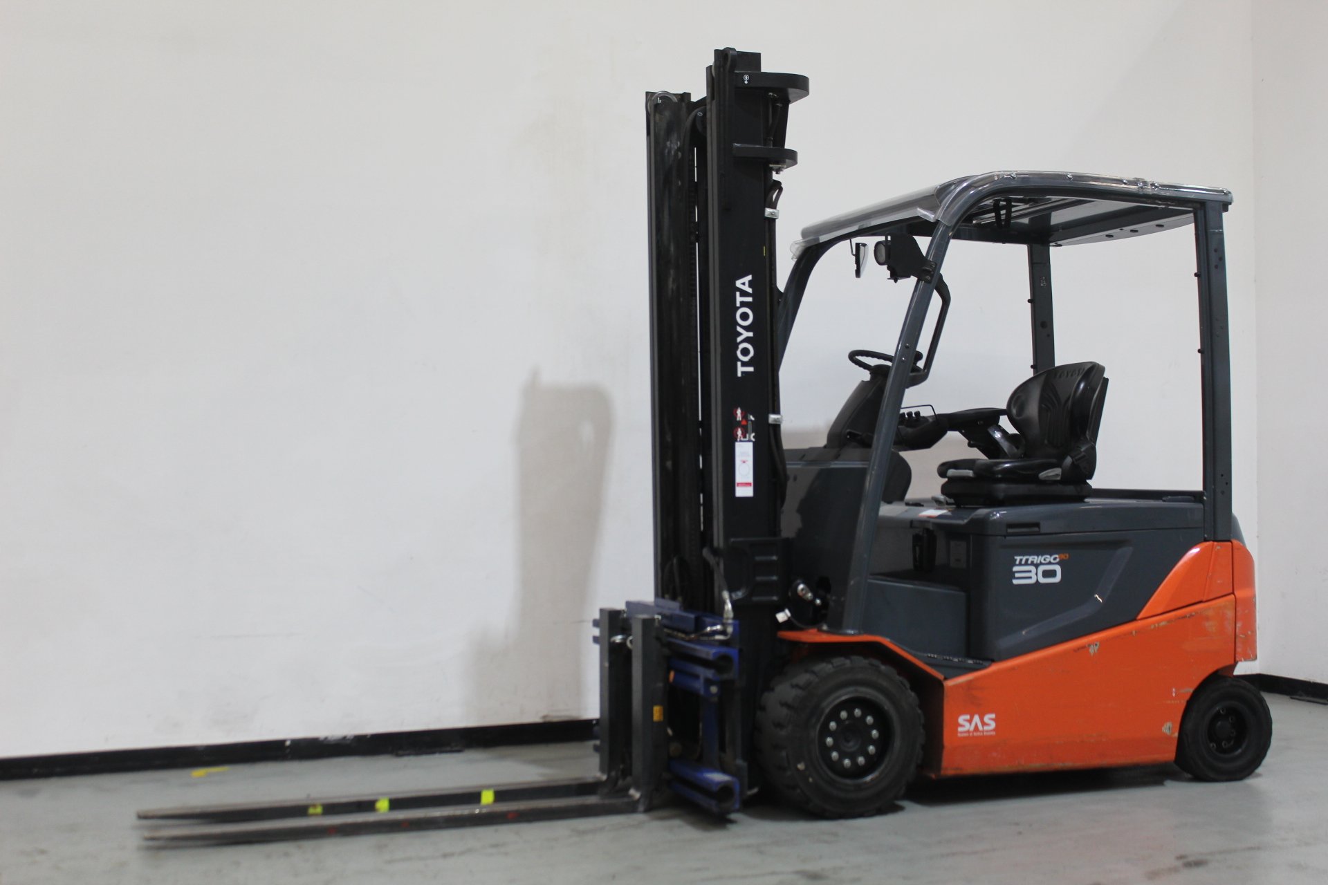 Elektro 4 Rad-Stapler Toyota 8FBMKT30 (BJ: 2020)