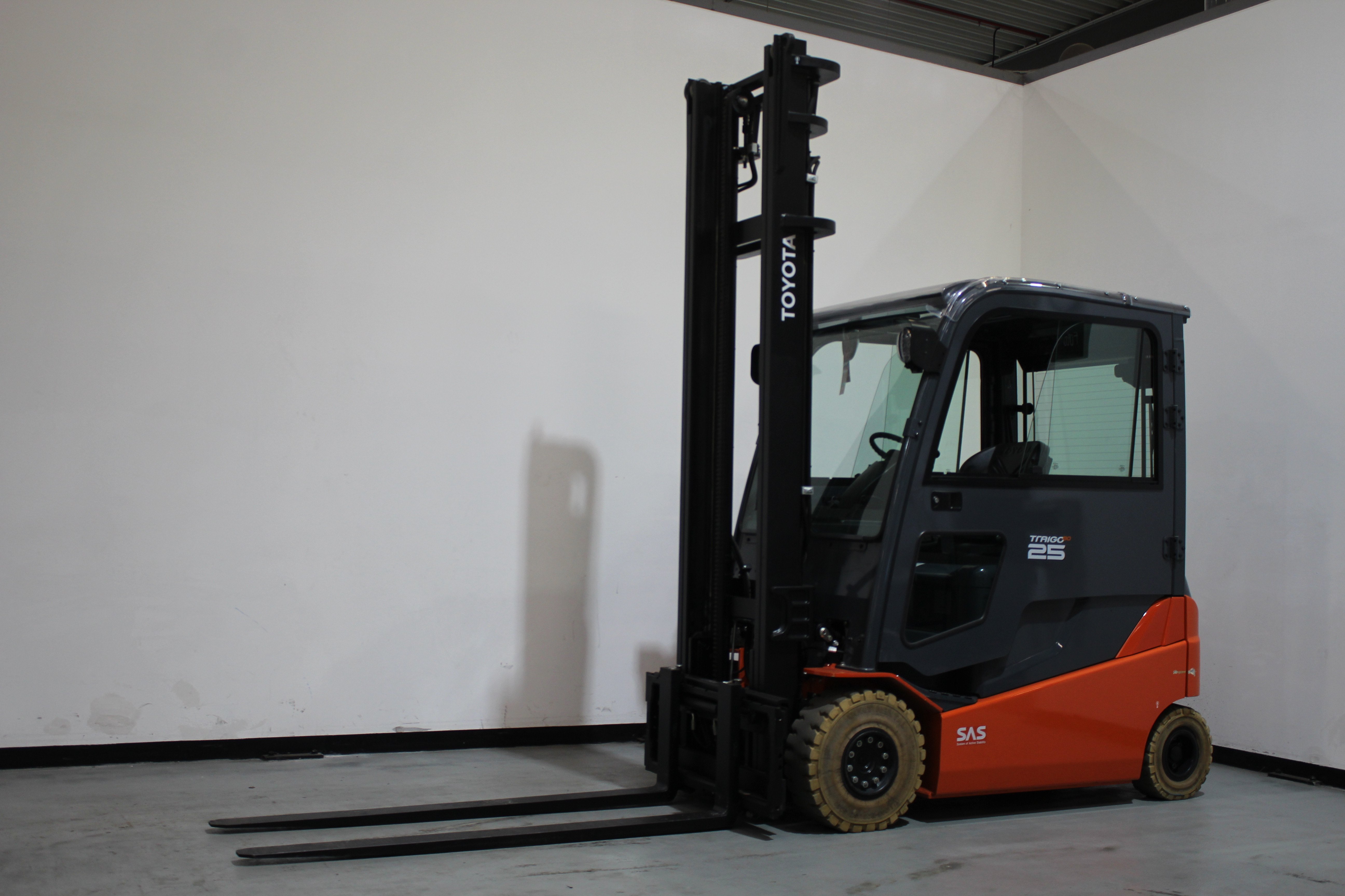 Elektro 4 Rad-Stapler Toyota 8FBMT25 (BJ: 2020)