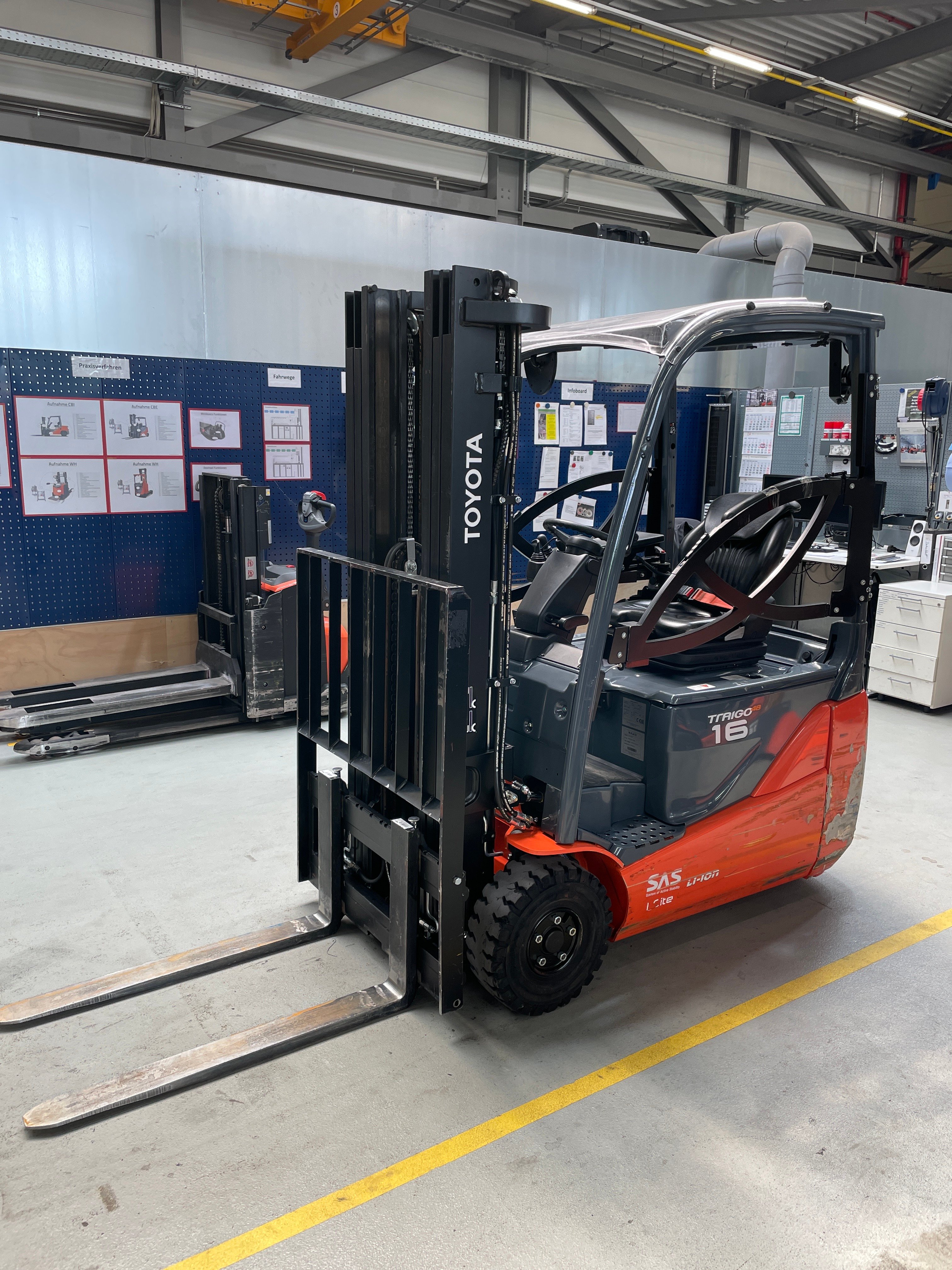 Elektro 3 Rad-Stapler Toyota 8FBEK16T (BJ: 2020)