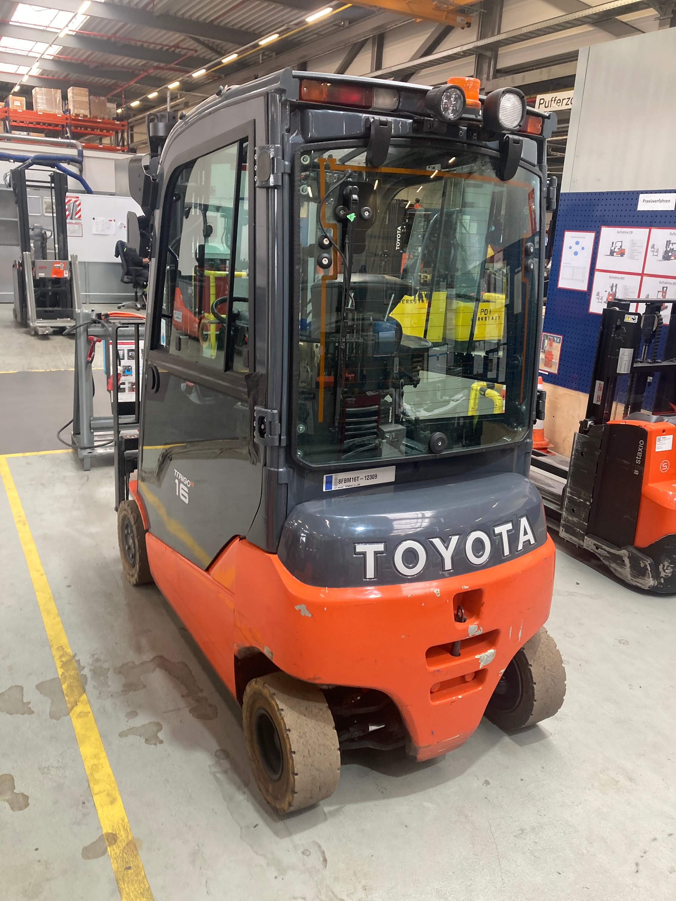 Elektro 4 Rad-Stapler Toyota 8FBM16T (BJ: 2020)