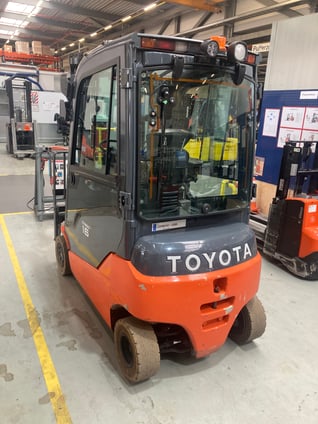 Elektro 4 Rad-Stapler Toyota 8FBM16T (BJ: 2020)
