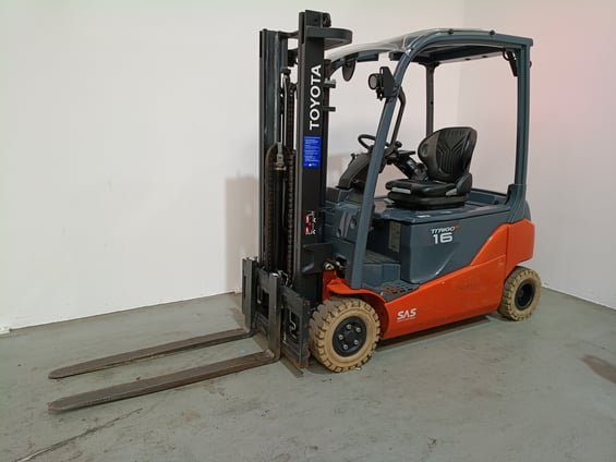 Elektro 4 Rad-Stapler Toyota 8FBM16T (BJ: 2020)