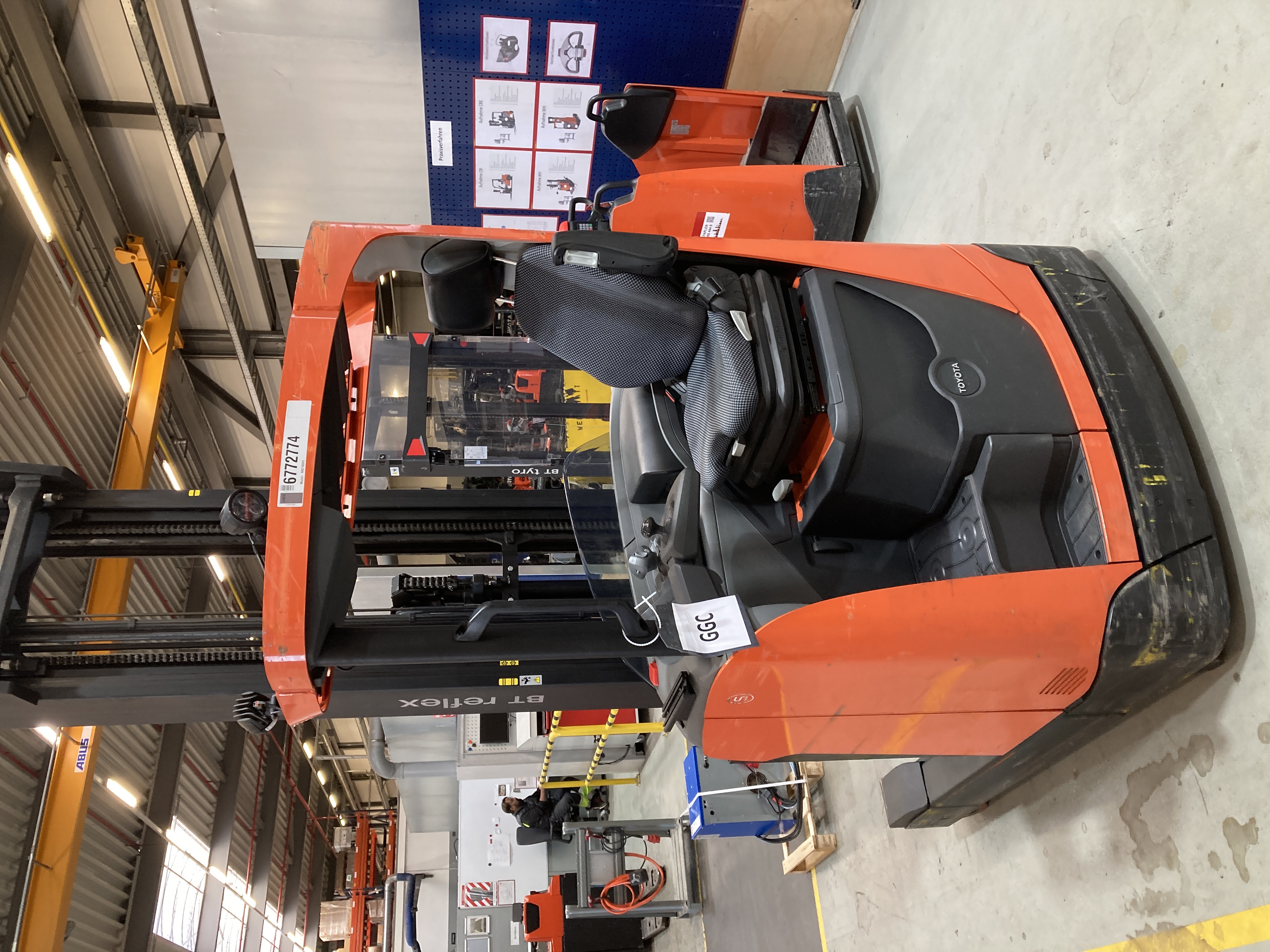 Schubmaststapler Toyota RRE160HE (BJ: 2020)
