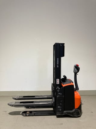 Elektrischer Hochhubwagen Toyota SWE120 (BJ: 2020)