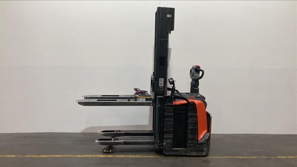 Elektrischer Hochhubwagen Toyota SPE120L (BJ: 2021)