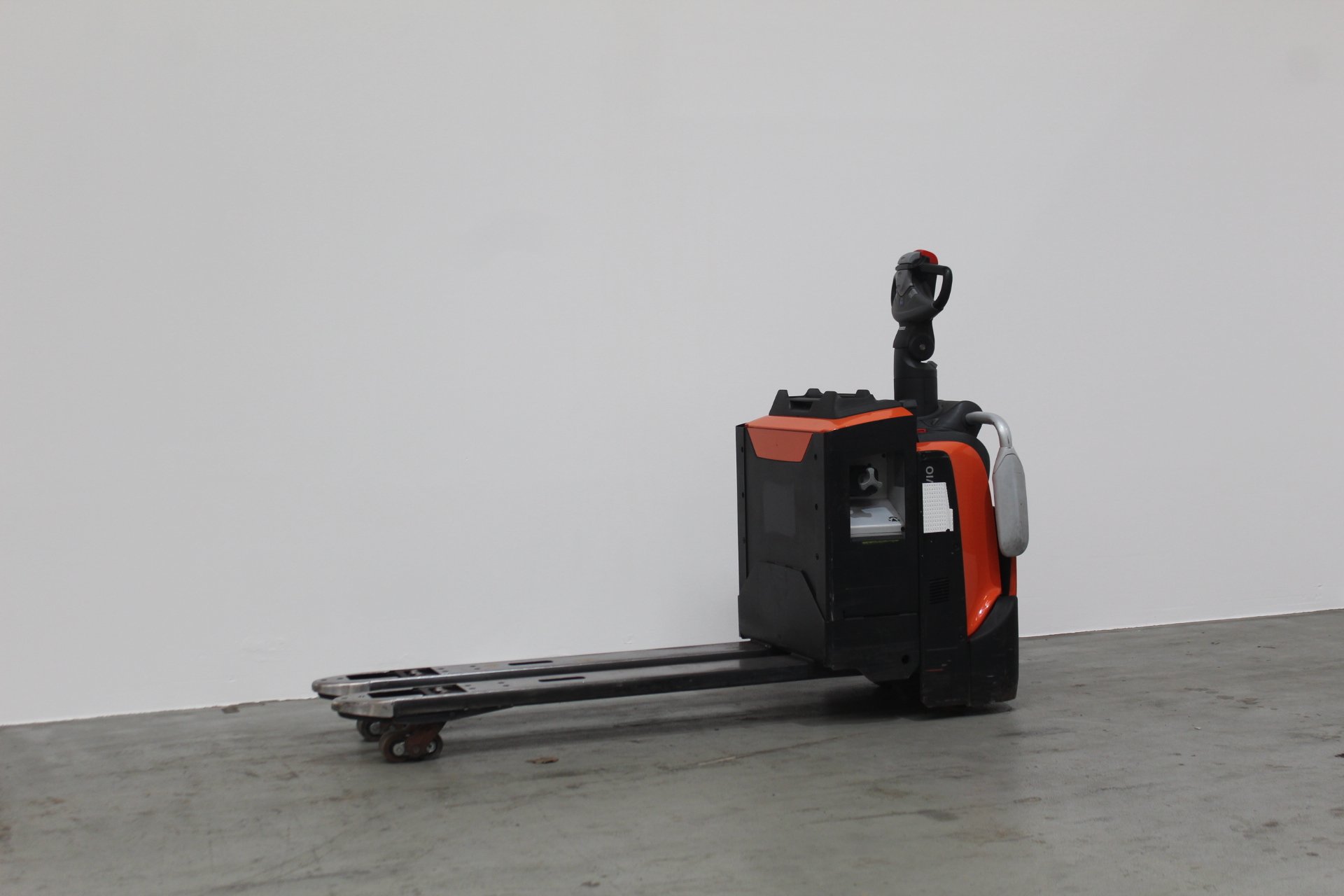 Elektrischer Niederhubwagen Toyota LPE200 (BJ: 2020)