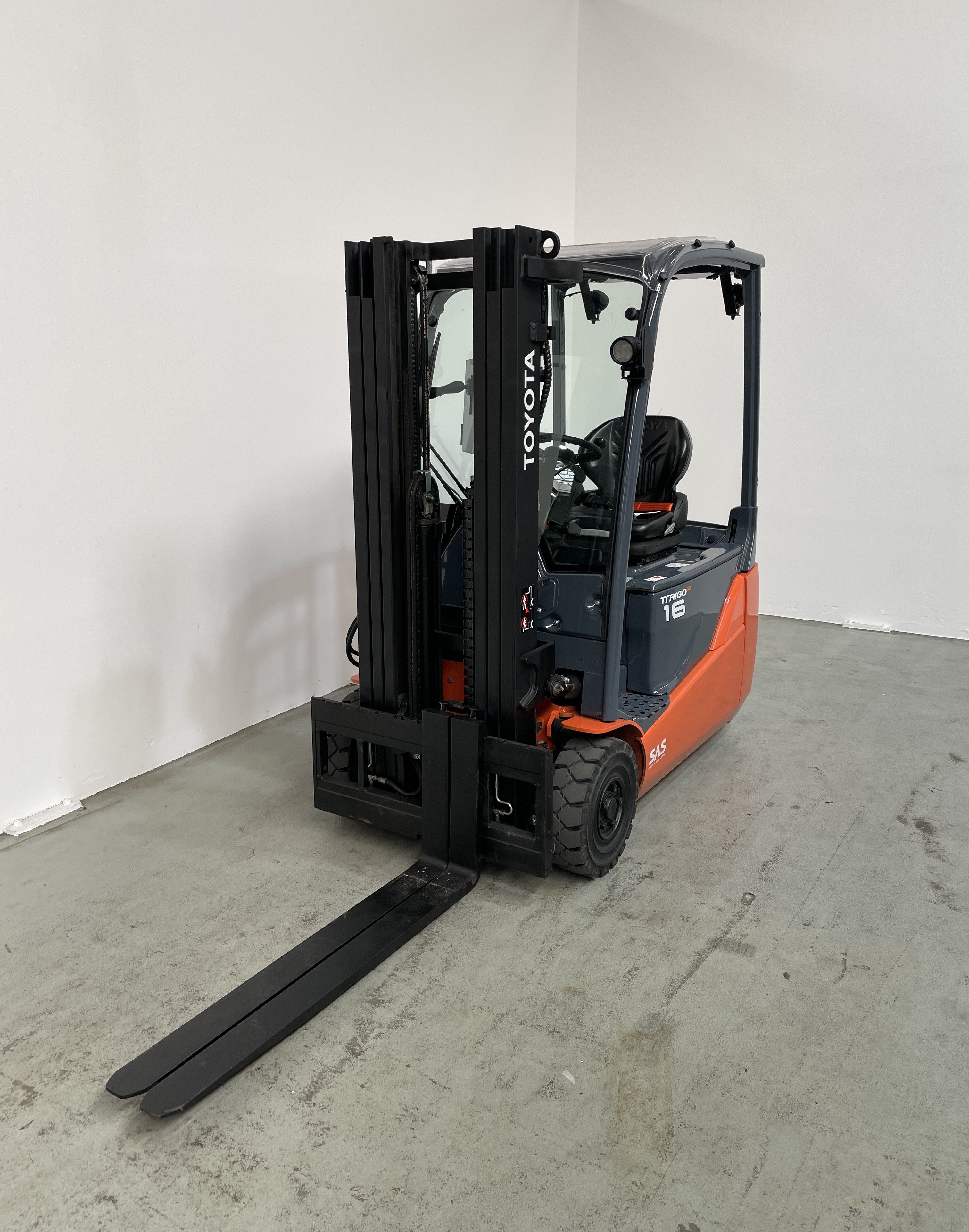 Elektro 3 Rad-Stapler Toyota 8FBE16T (BJ: 2021)