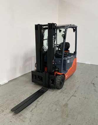 Elektro 3 Rad-Stapler Toyota 8FBE16T (BJ: 2021)