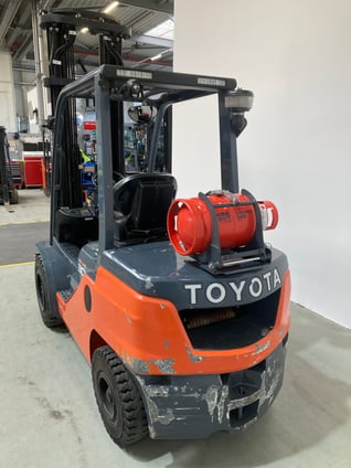 Treibgasstapler Toyota 02-8FGF30 (BJ: 2021)